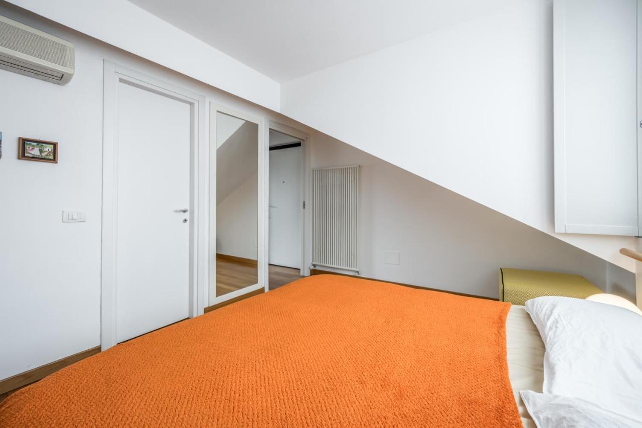 The Orange Attic - Navigli Area Apartment Milan Exterior photo